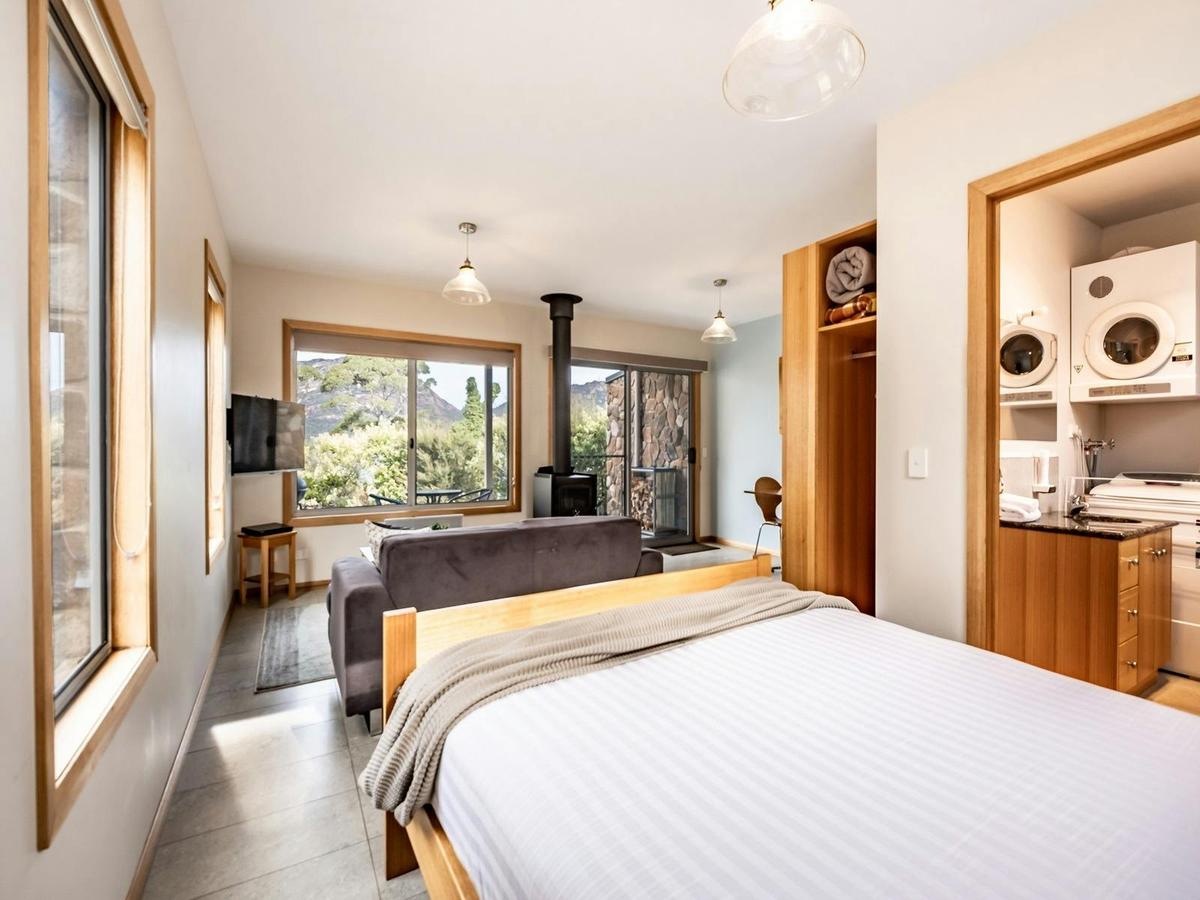 Freycinet Stone Studio 4