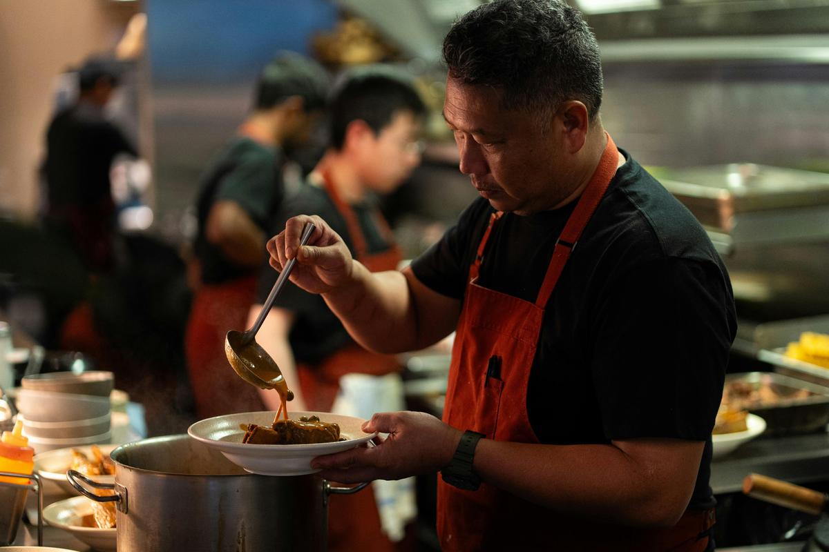 Terry Intarakhamhaeng Serving Curry