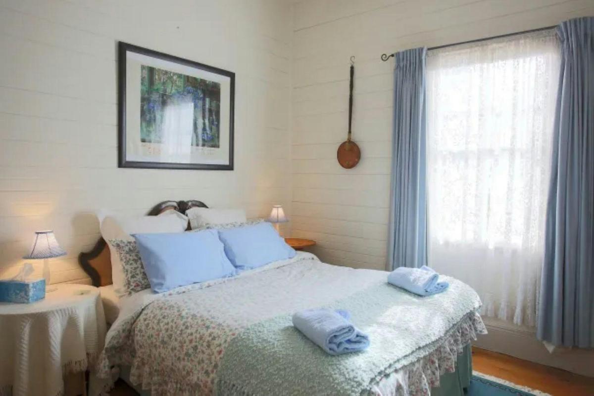 Hillgrove Cottage Bed & Breakfast