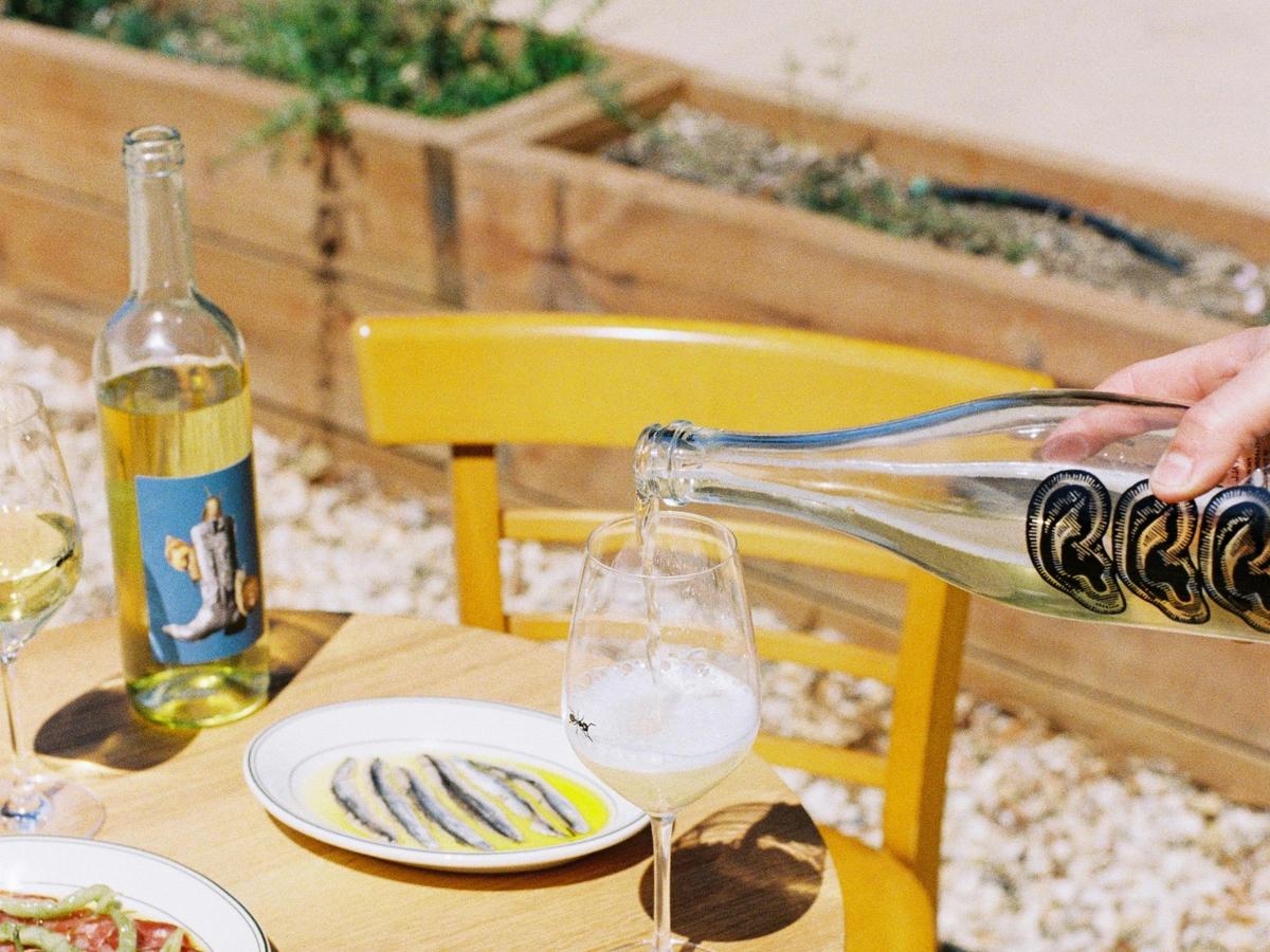 Fin Wines poured outdoors with snacks in the sunshine.
