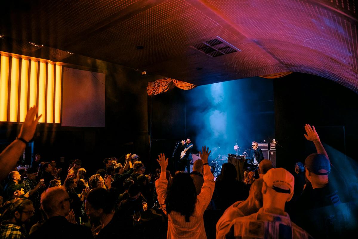 Fun Lovin' Criminals at Kindred Bandroom