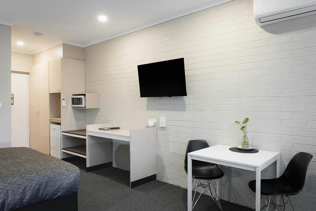 Economy Queen Room