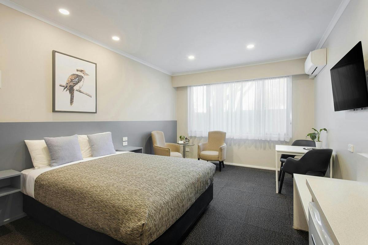 Queen Room with Kitchenette