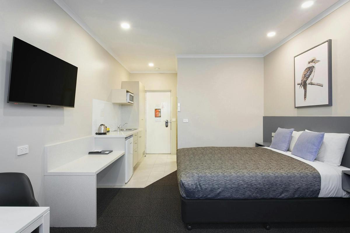 Queen Room with Kitchenette