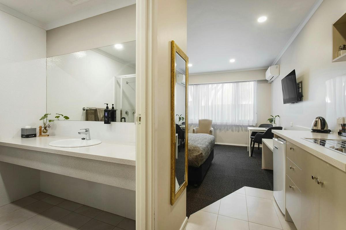 Queen Room with Kitchenette