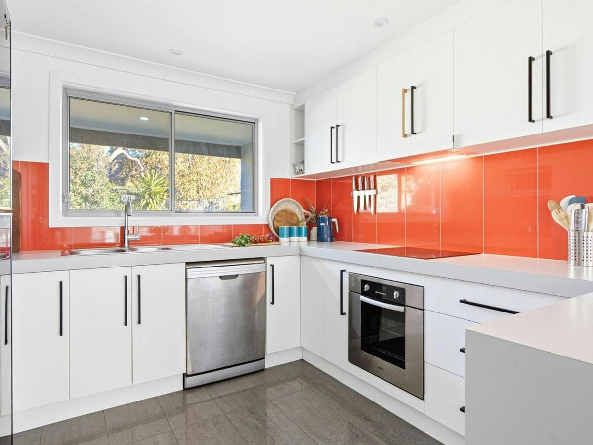 Gunggai | Kitchen | Dishwasher | Coffee machine | Oven | Ceramic cooktop | Microwave 