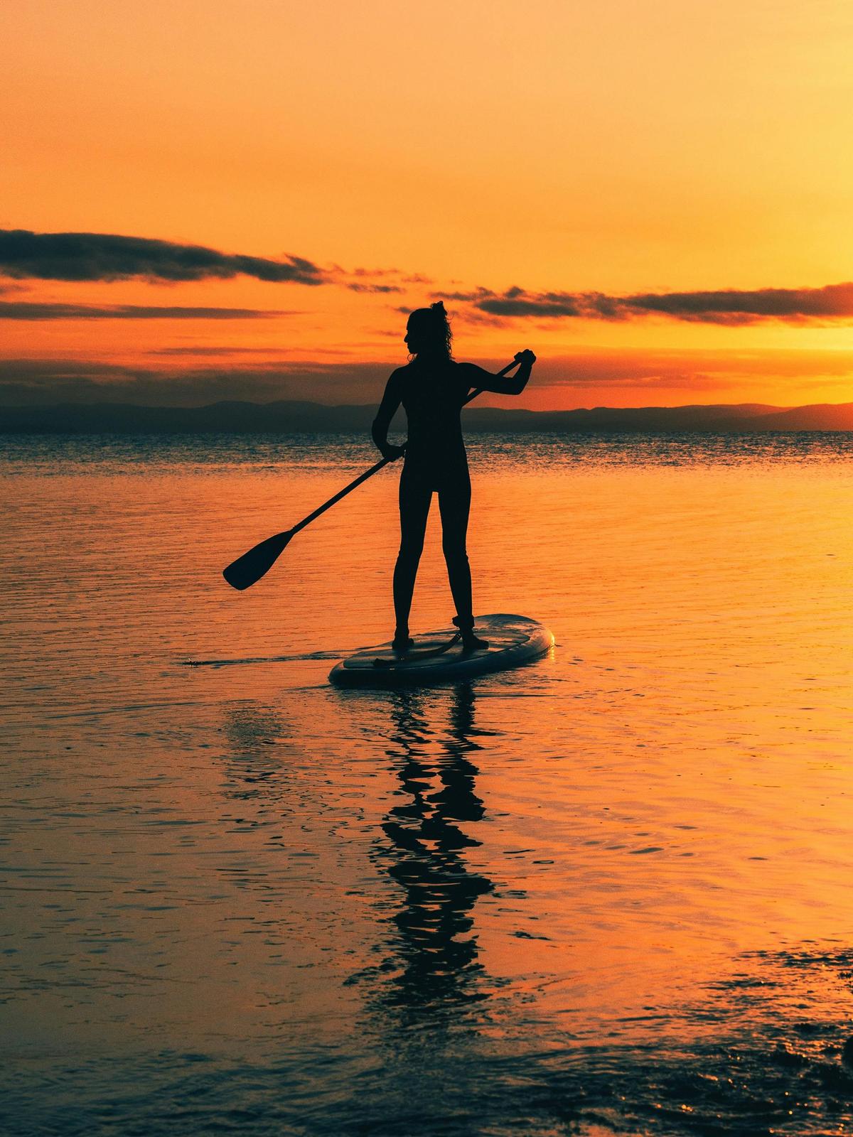 Sunset paddleboarding at Coles Bay/ Freycinet Peninsula, Tasmania