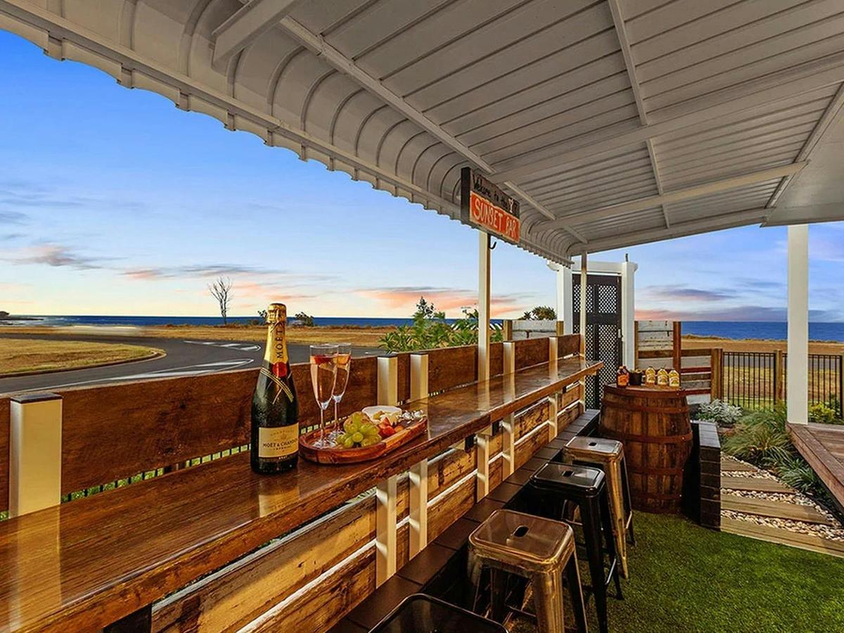 Bargara Holiday Rentals - Quirky Black Shack