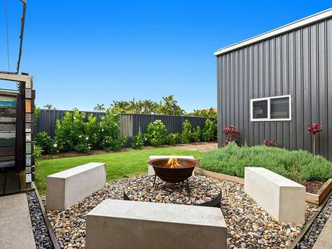 Bargara Holiday Rentals - Quirky Black Shack