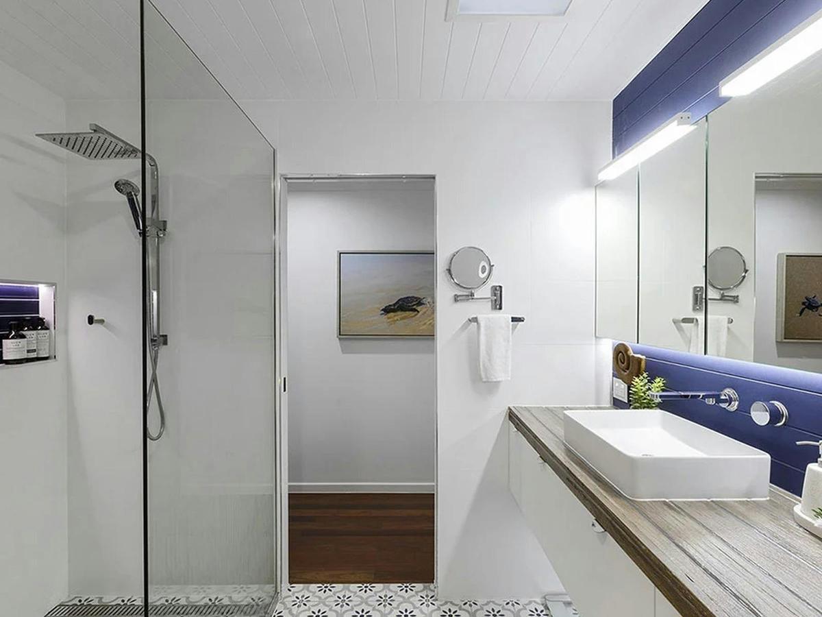 Bargara Holiday Rentals - Quirky Black Shack