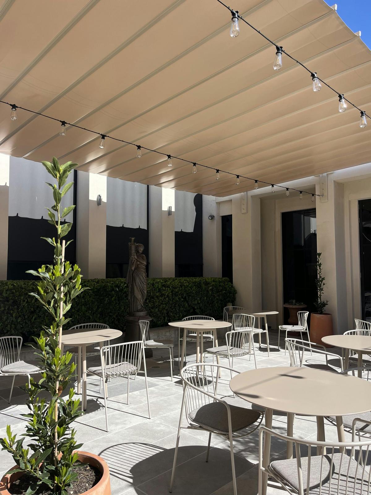 David Roche Cafe