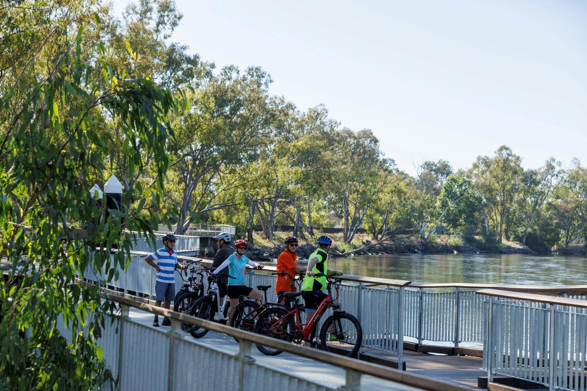 Murray River cycling