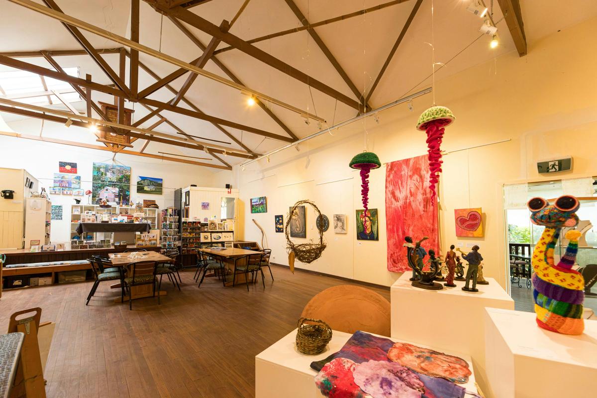 Exhibition - Earth’s Treasures with  Relics and Keepsakes