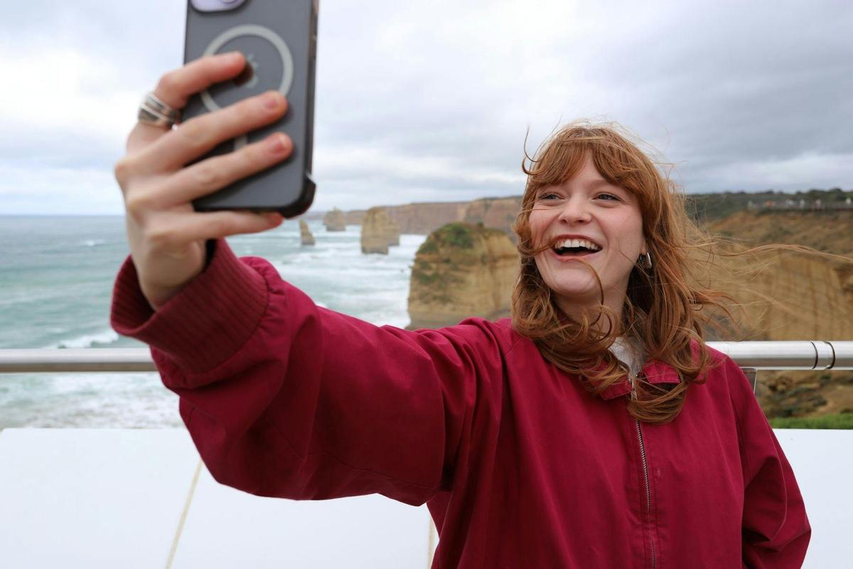 Take a selfie with Twelve Apostles in the background
