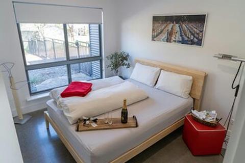 Compact Private Queen Room with Exclusive Bathroom