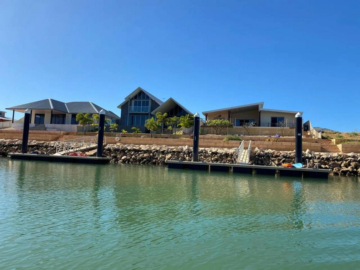 Waterfront holiday home with private jetty access and peaceful canal views