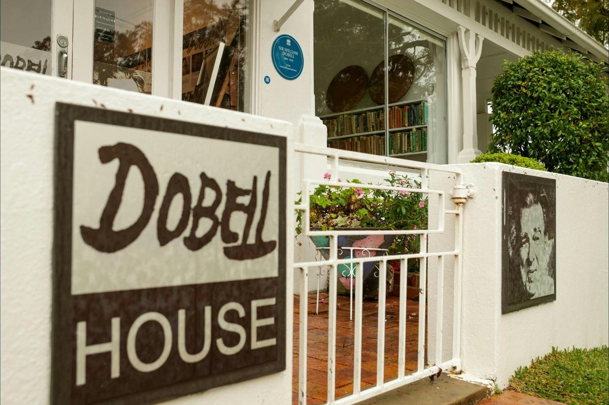 Dobell House blue plaque