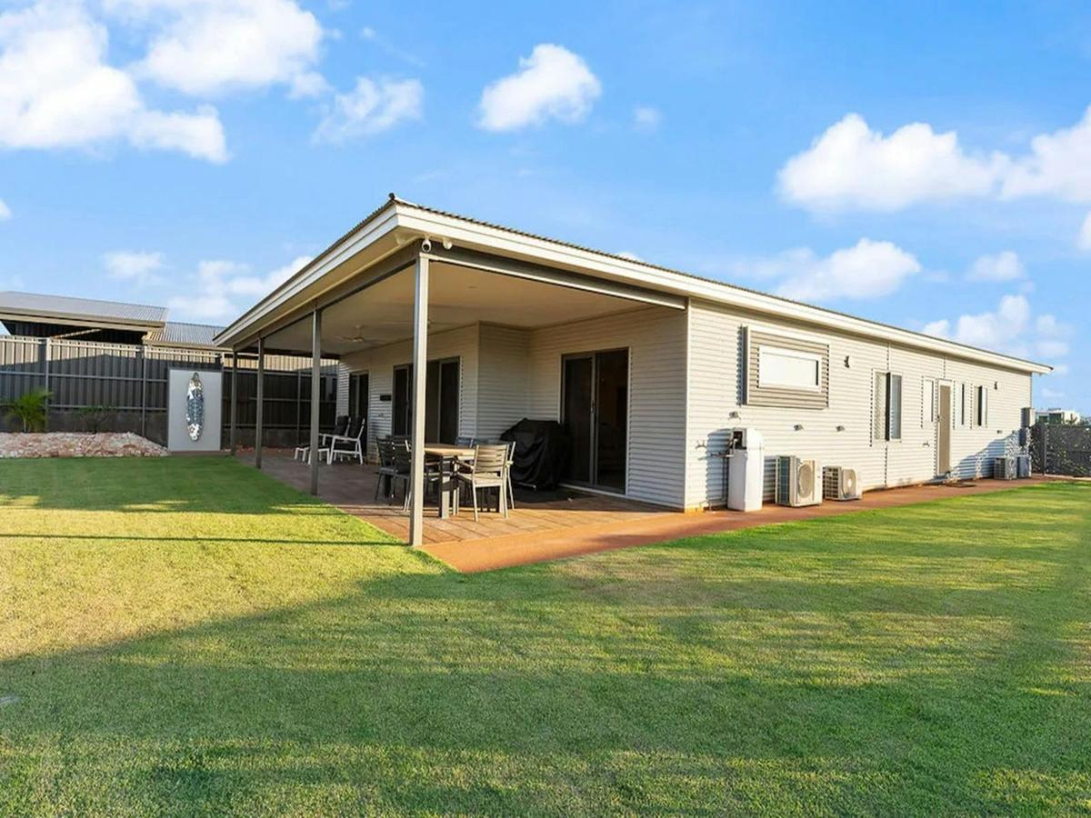 Modern holiday home with a large private yard and covered outdoor living