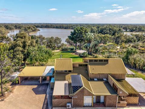 Willow Lodge Retreat - River Shack Rental