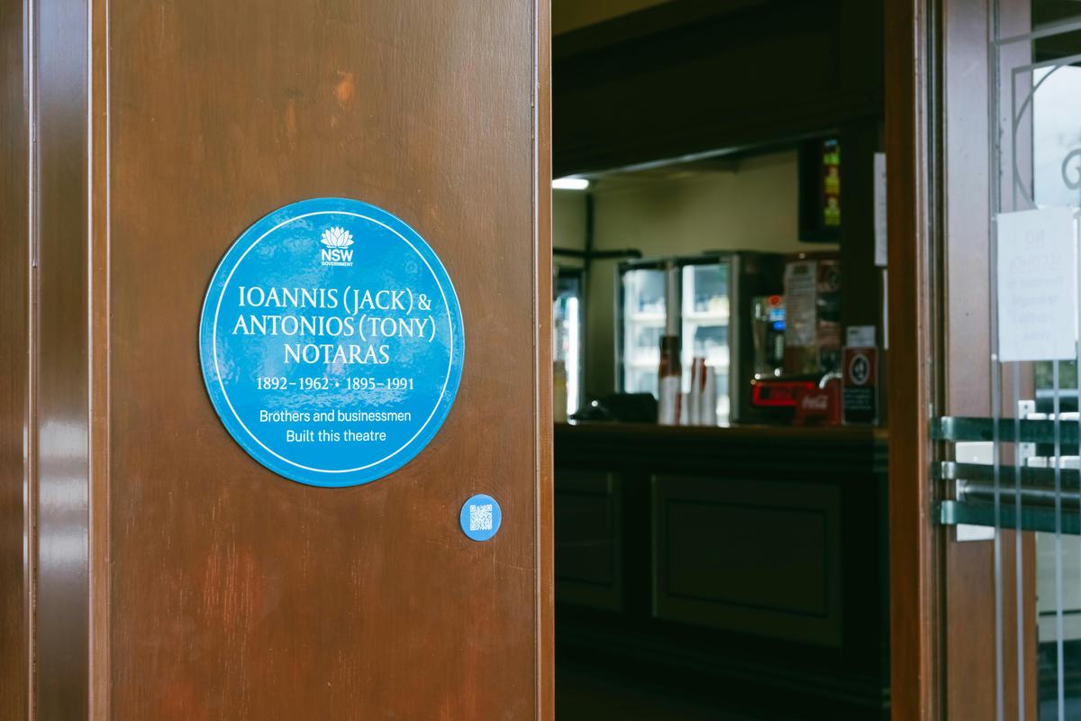 Saraton Theatre blue plaque
