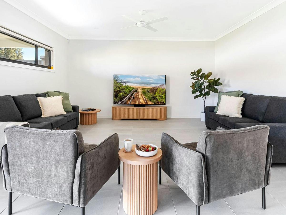 Arielle |  Downstairs living area | Smart TV | WiFi | Ceiling fan