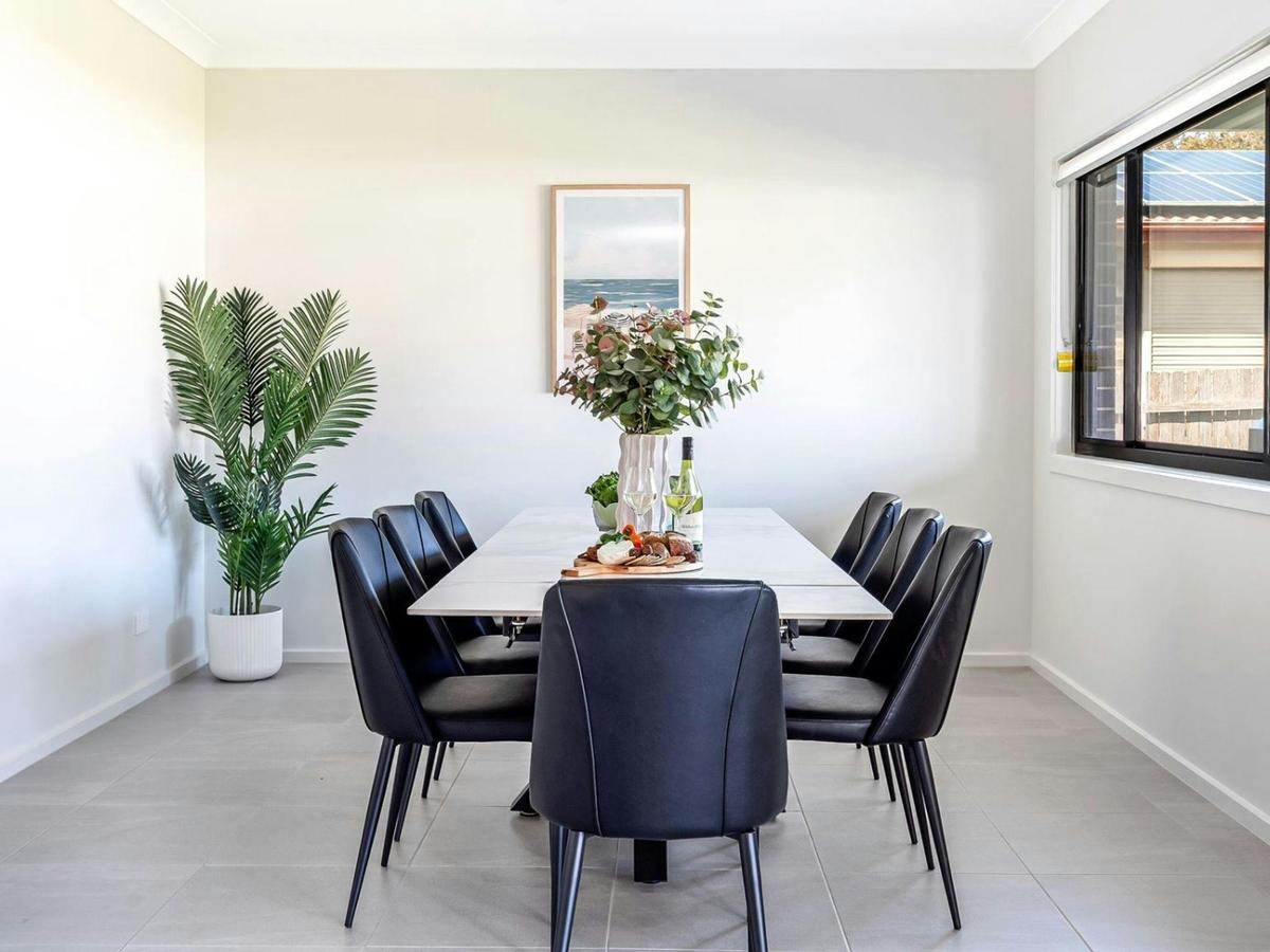 Arielle | Dining room | Breakfast bar