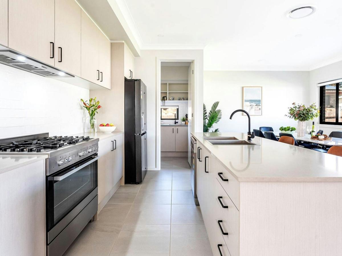 Arielle | Kitchen | Gas cooktop | Microwave | Butlers pantry
