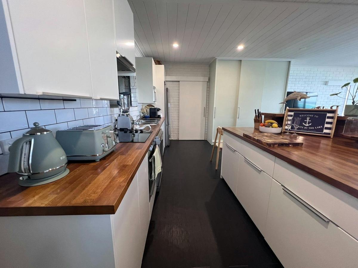 Spacious fully equiped kitchen with quality cook and dining ware