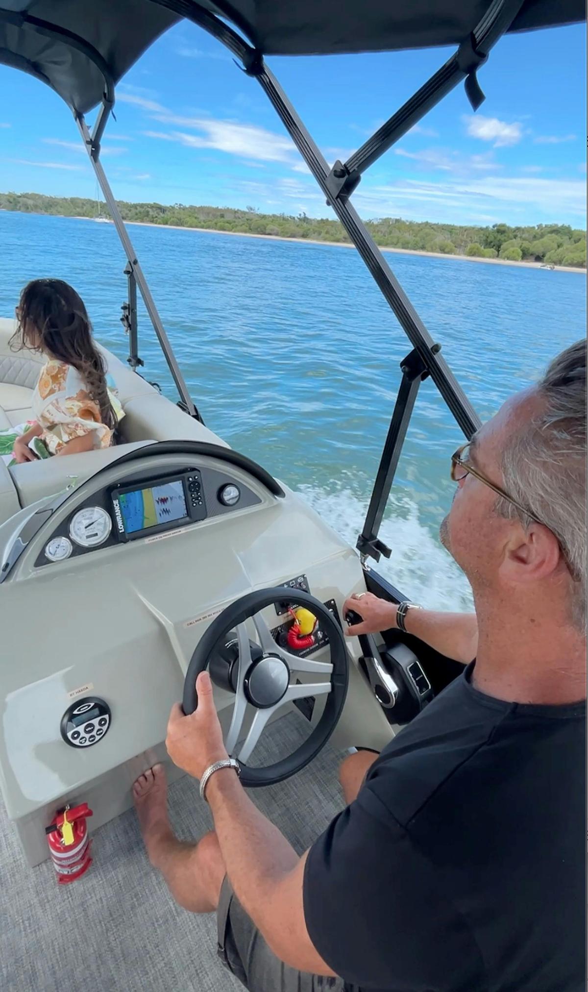 Tipplers Jumpinpin Self Drive Boat Hire Tour