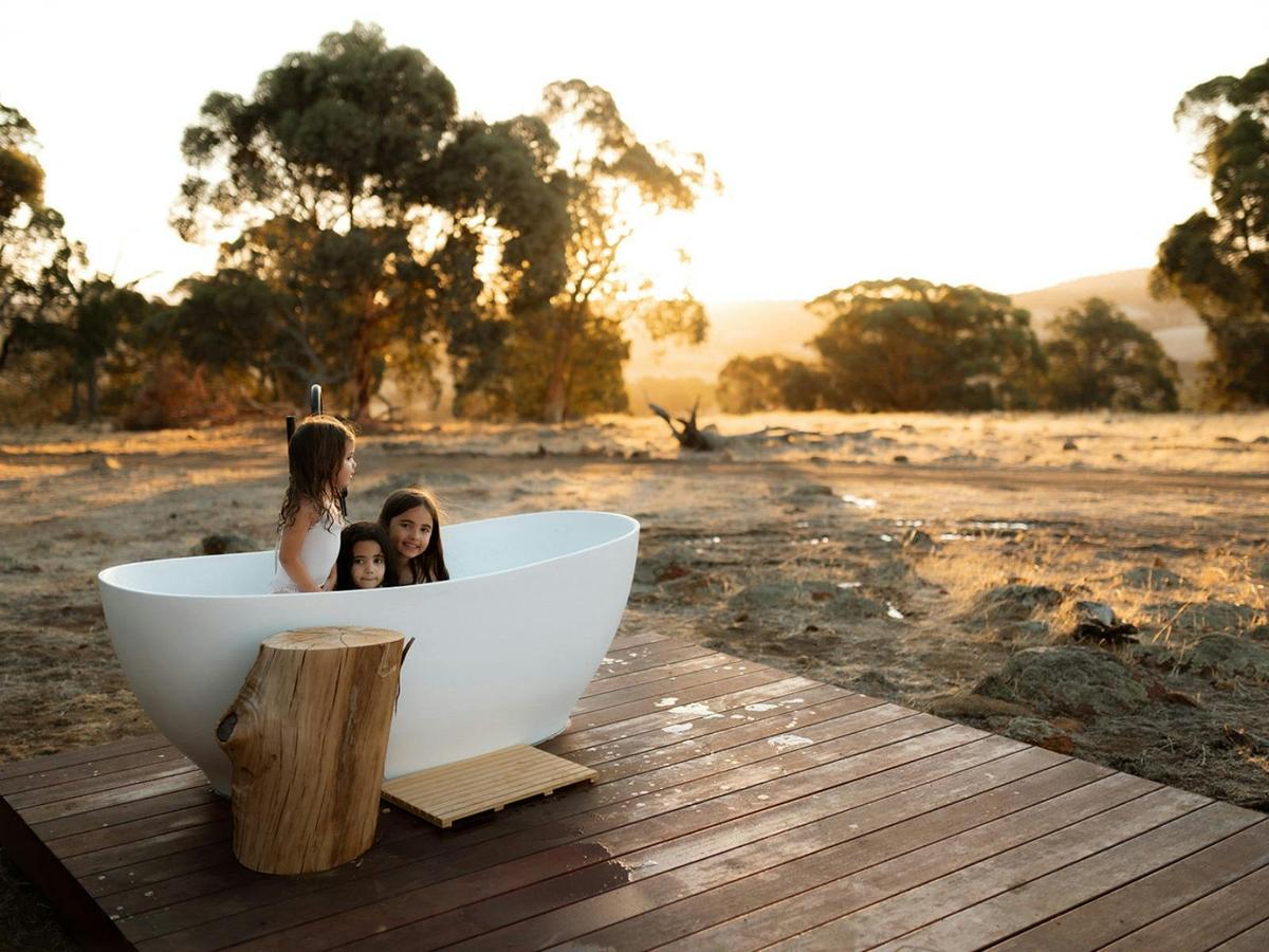 Outdoor bathtub