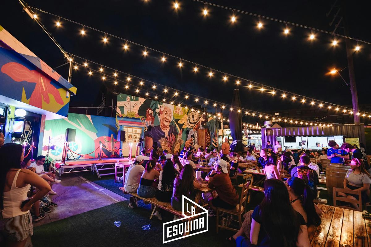 Night events with live entertainment in La Esquina Latina’s open air courtyard.