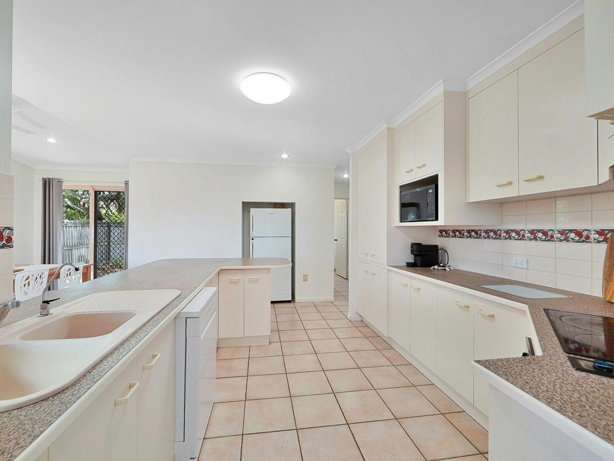 Bargara Holiday Rentals - Shoreline House