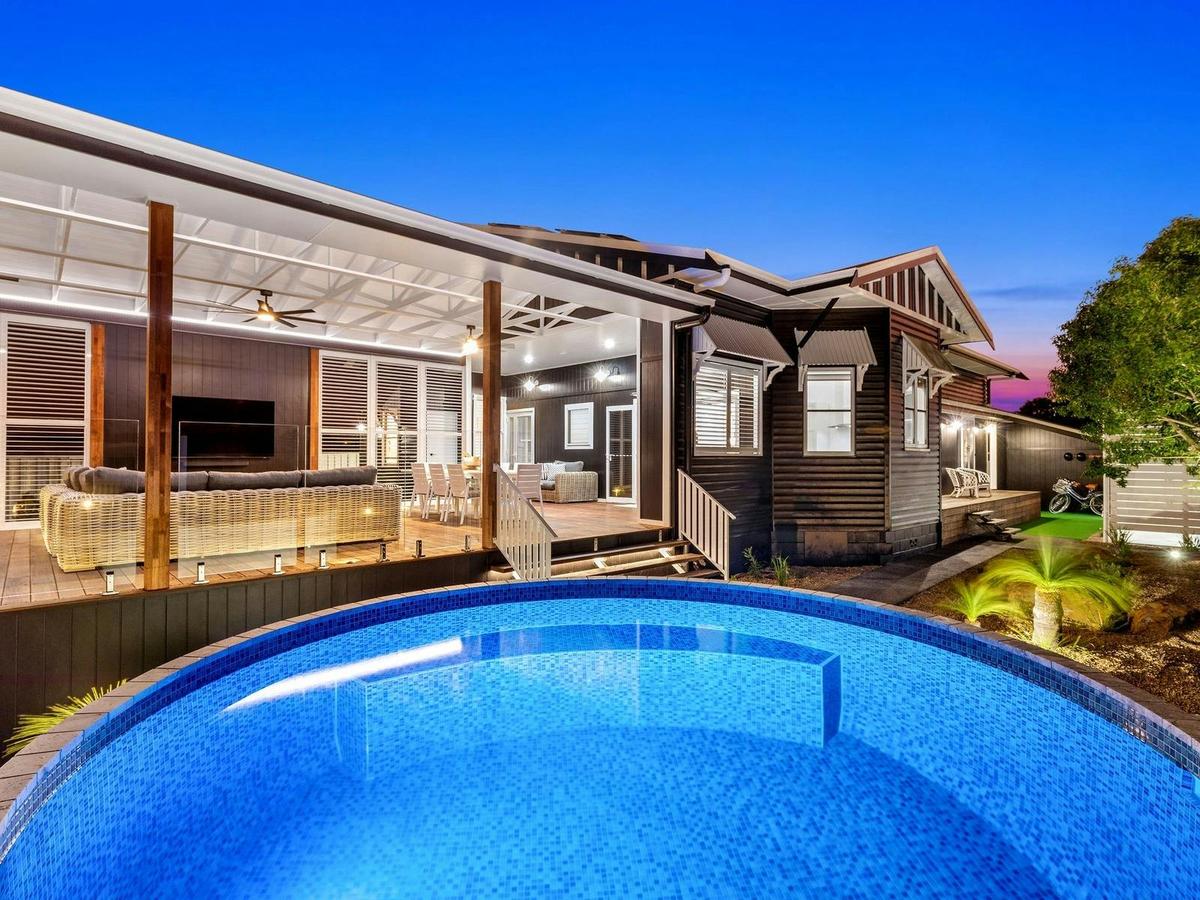 Bargara Holiday Rentals - The Manor