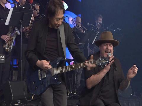 Mick on Wheels Live