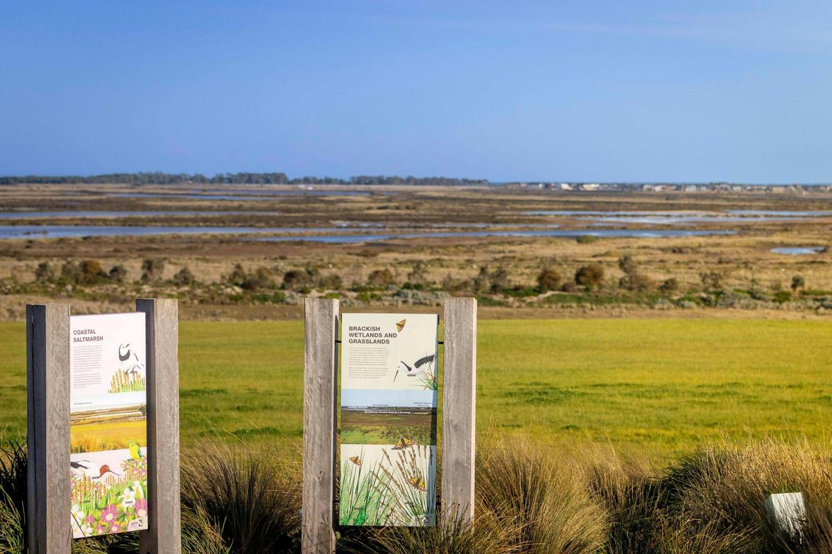 Discover the natural environment of Truganina Park