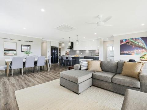 Bargara Holiday Rentals - Whitewash House