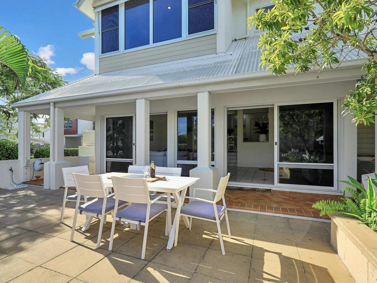 Bargara Holiday Rentals - Sandy Cove at Royle Palms