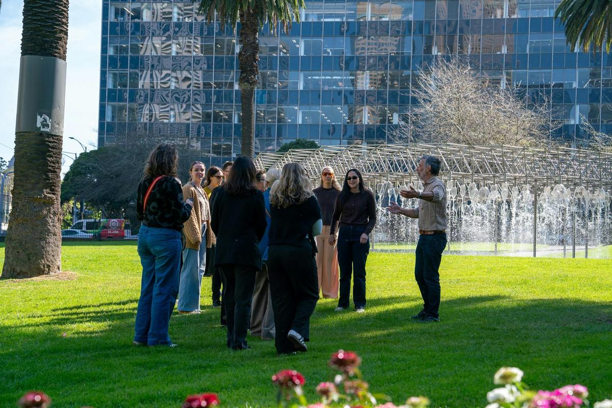 Walking tour at Coles Fountain