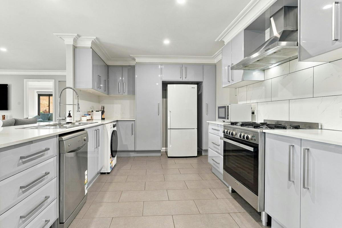 Kitchen at Ned Kelly's Hideaway 2