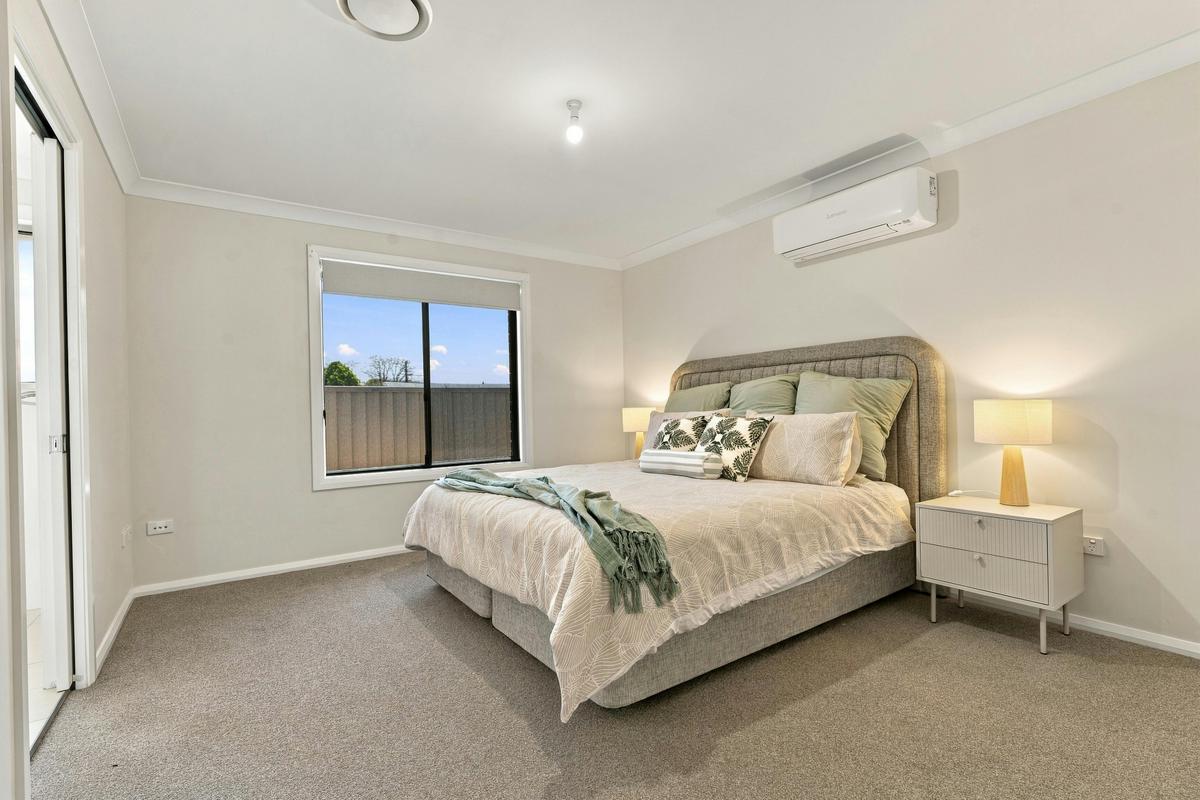 Large king bed at Morrisset Retreat