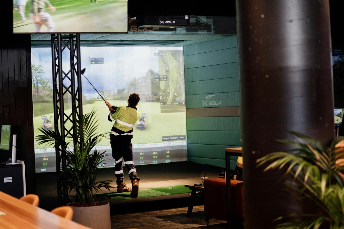 X-Golf Simulator