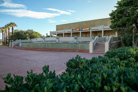 Queens Park Theatre