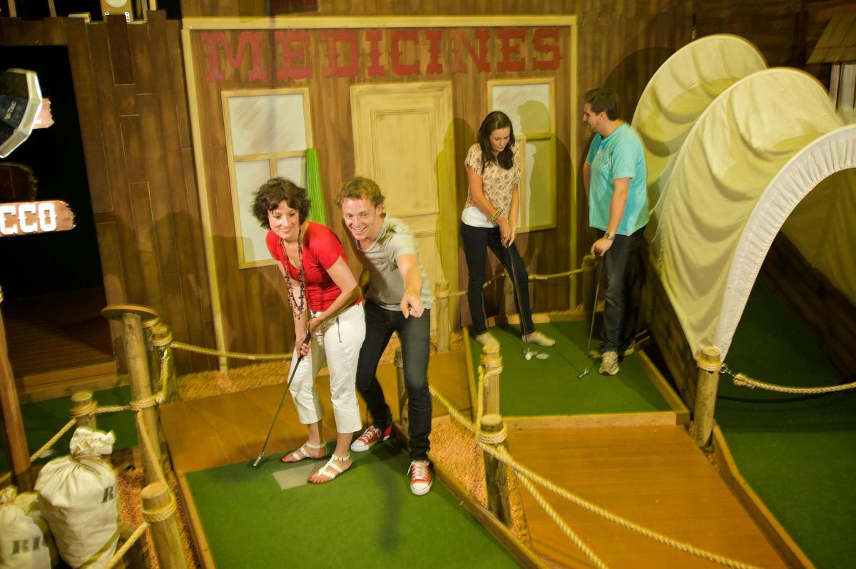 Mega Mini Golf