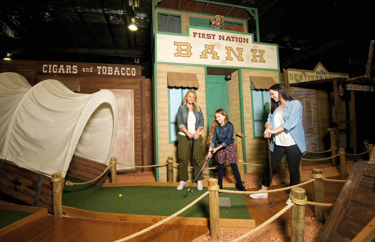 Mega Mini Golf
