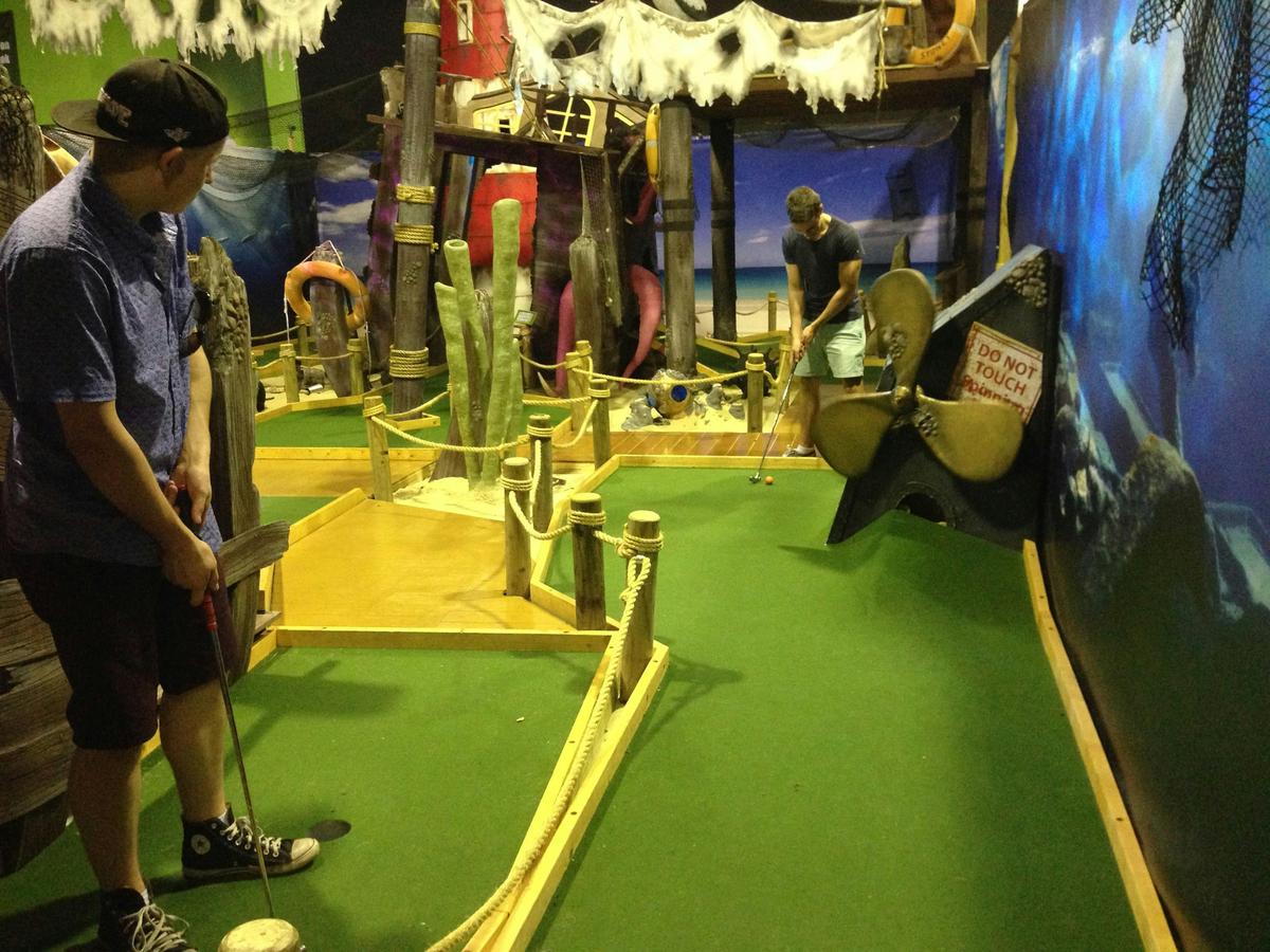 Mega Mini Golf