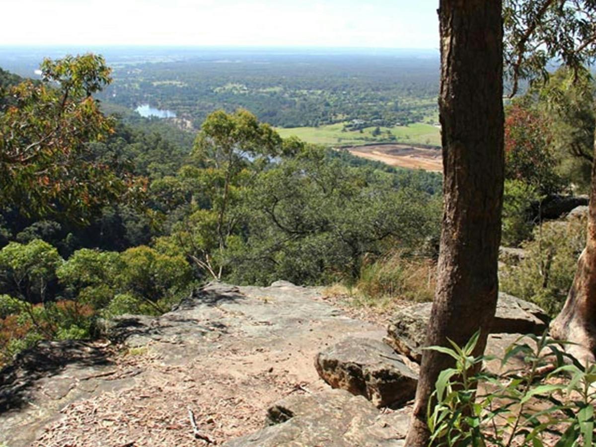 Yellow Rock lookout, Yellomundee Regional Park. Photo: John Yurasek/OEH