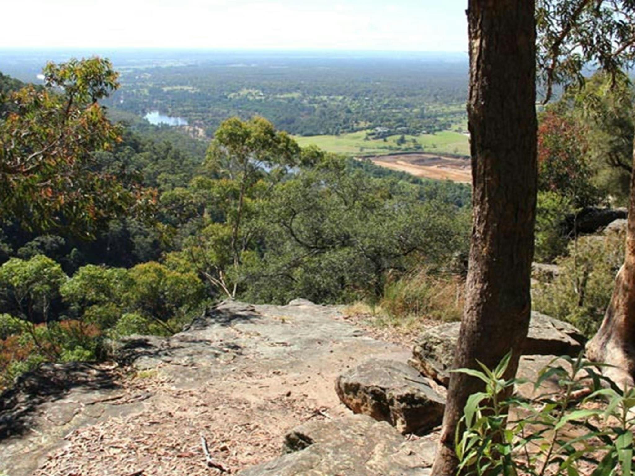 Yellow Rock lookout, Yellomundee Regional Park. Photo: John Yurasek/OEH