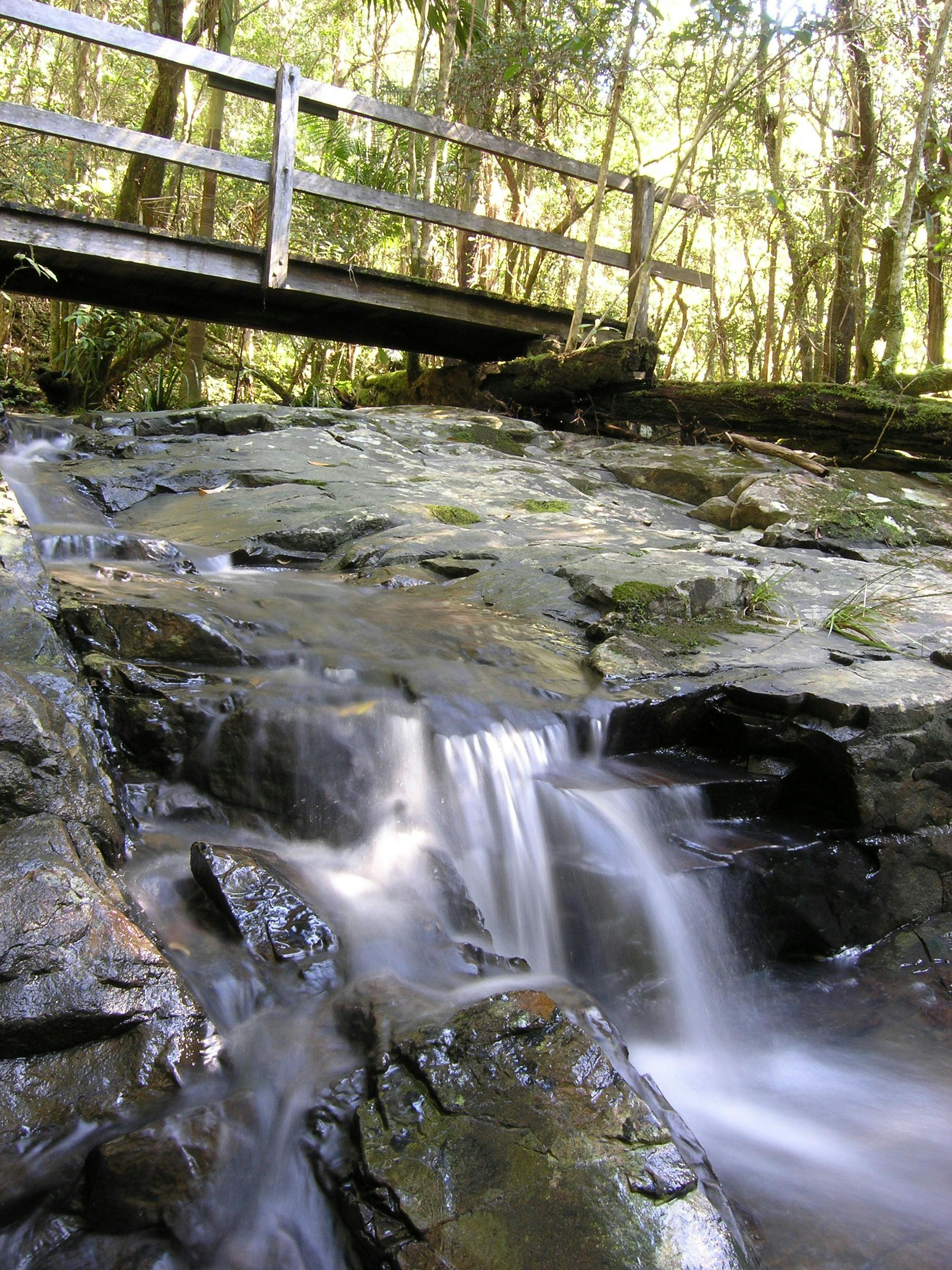 Footbridge over the creek along Wootton Historical Railway Walk