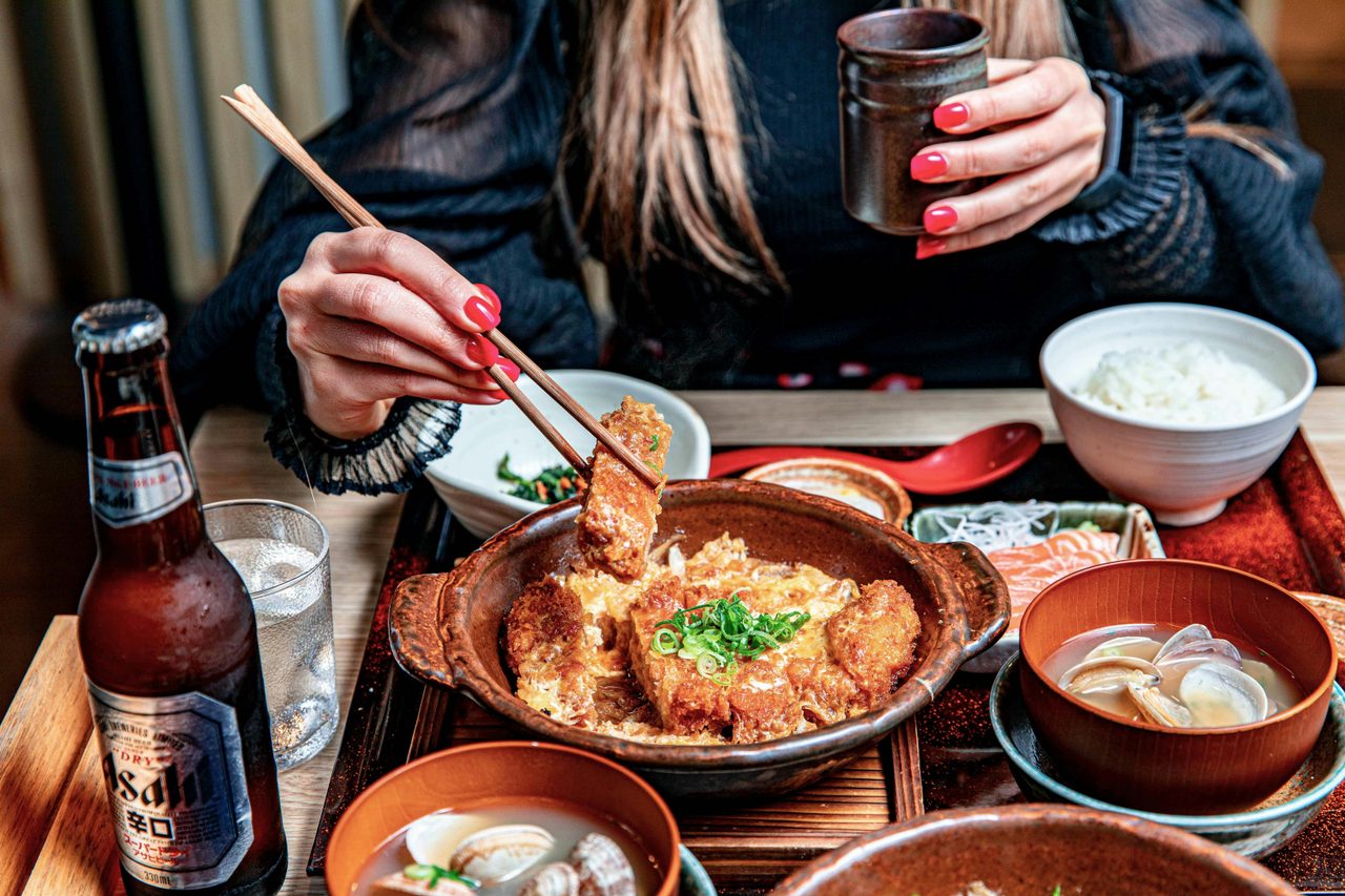Choose from over 40 cafes, restaurants and takeaway options at World Square