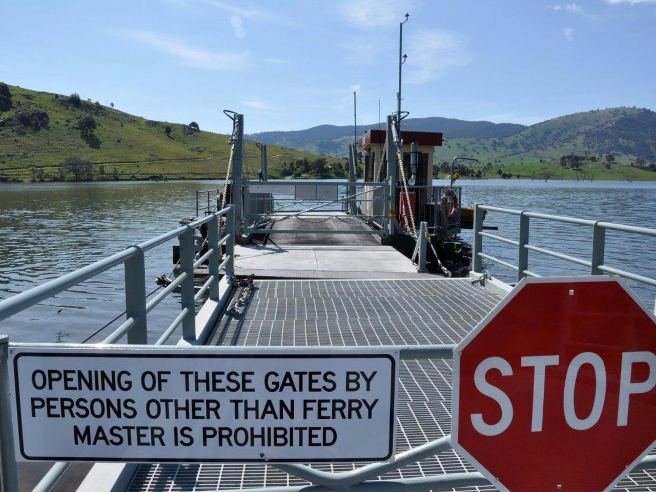 Cross the Murray at Wymah Ferry